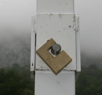 Détail Blocage par tige et cadenas et emboitement